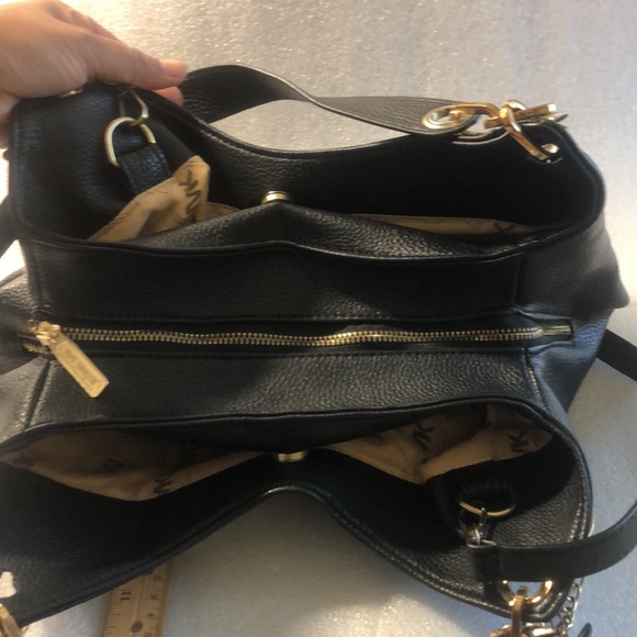 Michael Korea black purse. - Picture 9 of 16